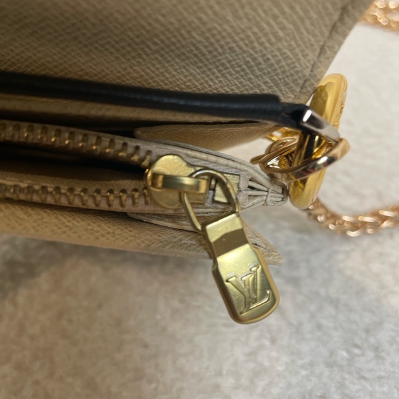 Authentic lv wallet on chain - Picture 8 of 9
